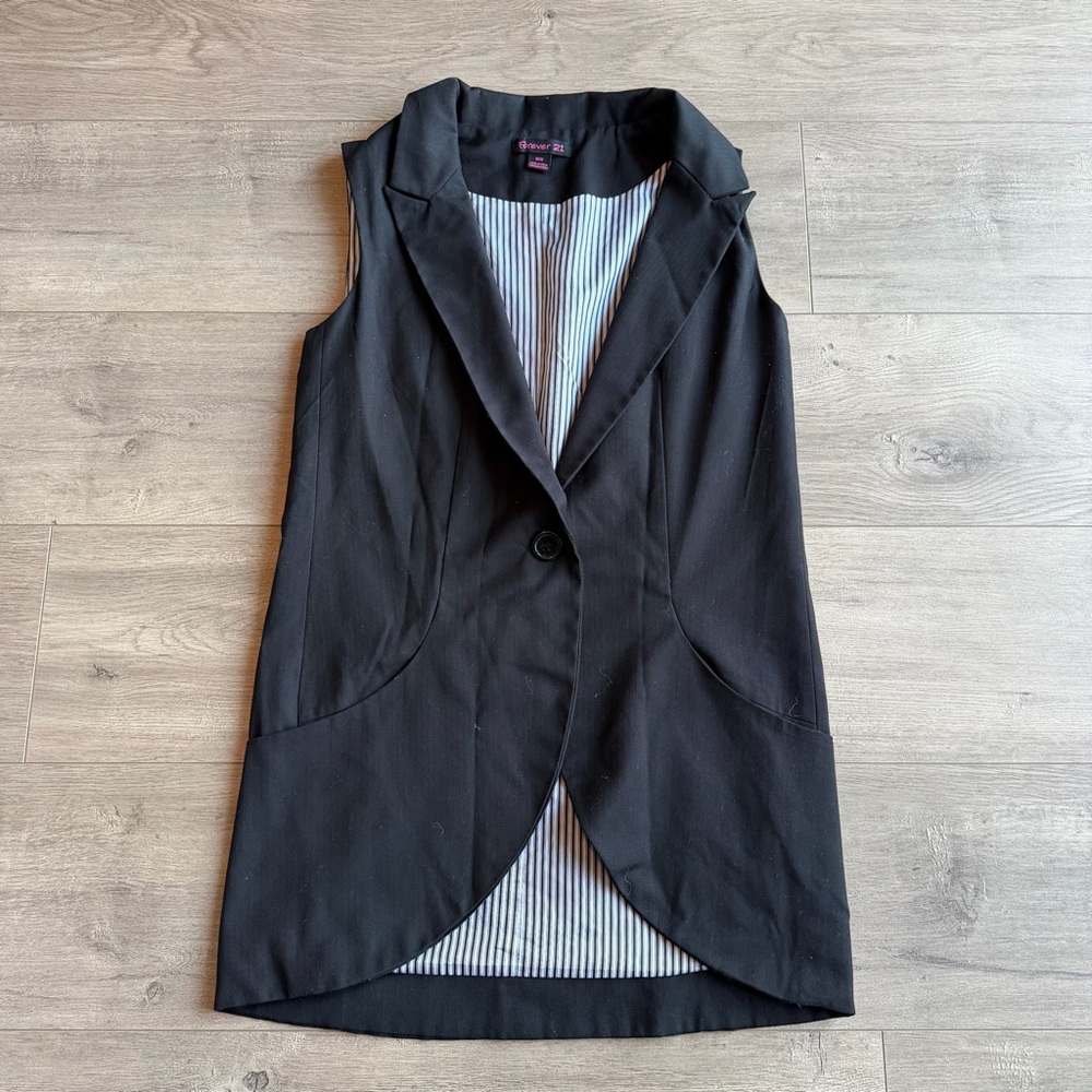 Forever 21 Black Sleeveless Vest with black striping - size medium